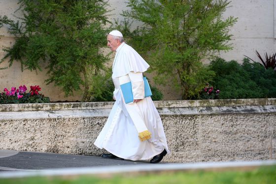 Afaceri pe seama vizitei Papei Francisc. Cât cer proprietarii din Blaj pentru închirierea apartamentelor