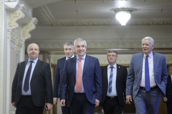 ALDE discută posibilitatea ieșirii de la guvernare. „Discutăm orice variantă”/ Tăriceanu avansează însă coaliție cu PSD la Parlament