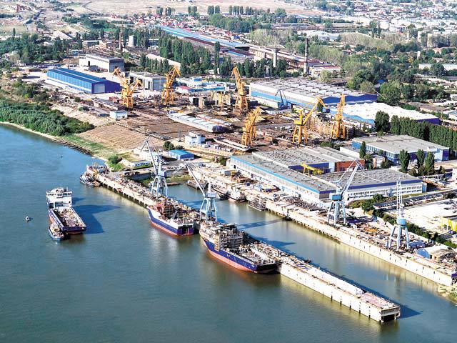 Șantierul naval Vard Tulcea, cu 3.400 de angajați, va aduce 50 de brazilieni pentru a construi nave. “Românii pleacă în străinătate în ritm mare.”