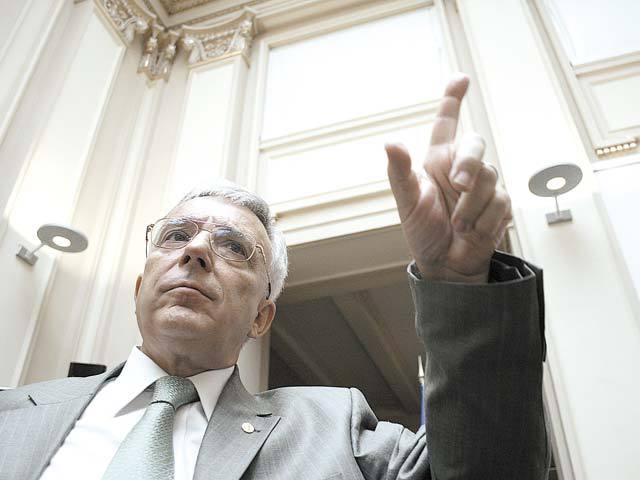 Isărescu spune că este nevoie ca România să treacă pe excedent comercial: cererea externă netă ar trebui să aibă o contribuție pozitivă la PIB, nu negativă