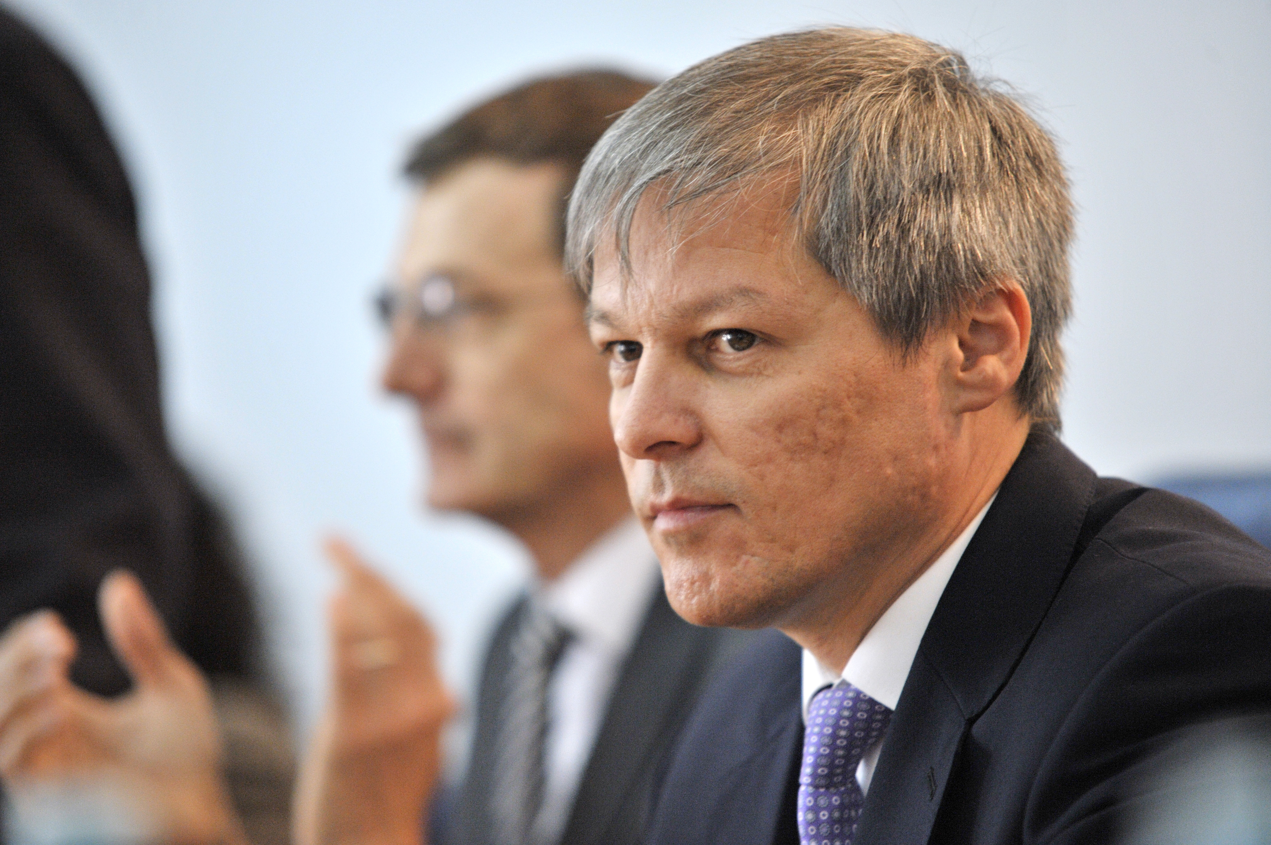 Moment istoric: Dacian Cioloș a fost ales primul președinte român al unui grup din Parlamentul European