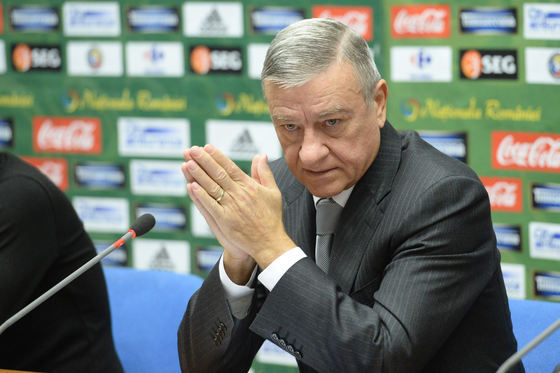 Mircea Sandu, fost președinte al Federației Române de Fotbal, și soția acestuia, trimiși în judecată de DNA
