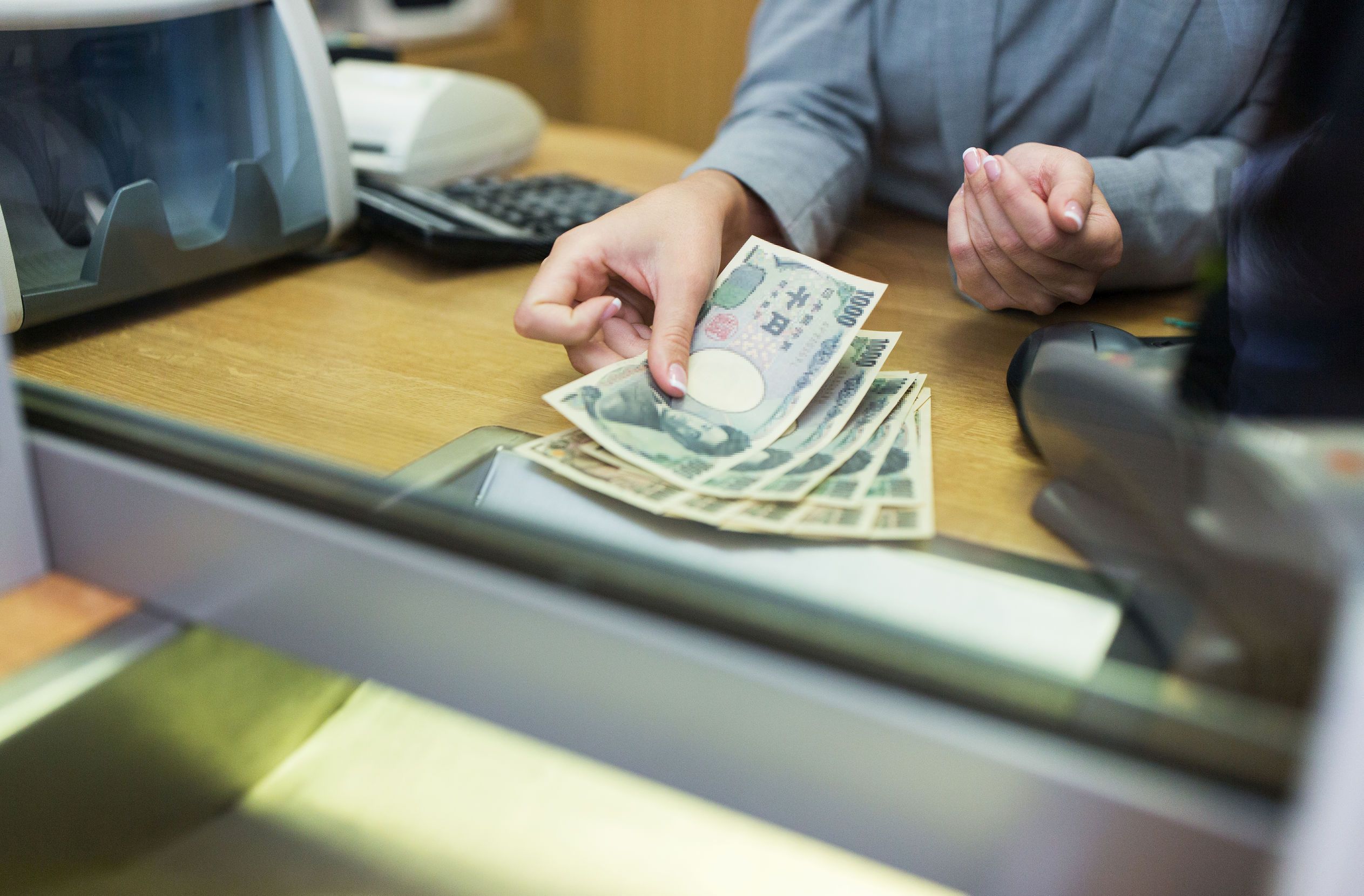 Prăpăd în sistemul bancar: 2.000 de bancheri au fost concediați și 200 de sucursale au fost închise