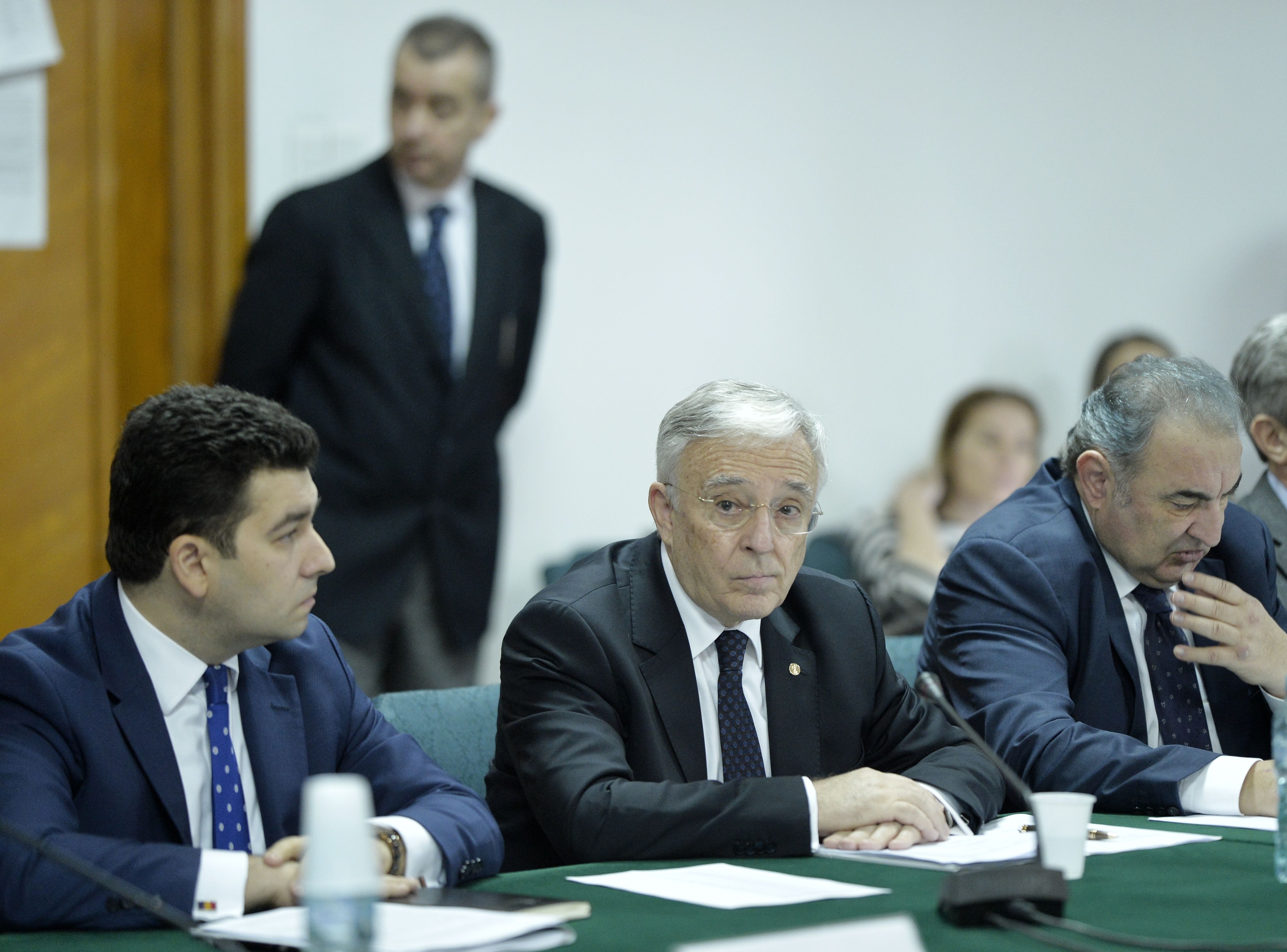 După ce a fost criticat tot începutul de an de PSD, Mugur Isărescu este susținut pentru un nou mandat la conducerea BNR