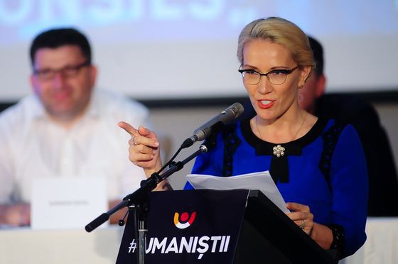 Cine este prima femeie care își anunță candidatura la prezidențialele din iarnă. Din ce formațiune vine și ce intenții are
