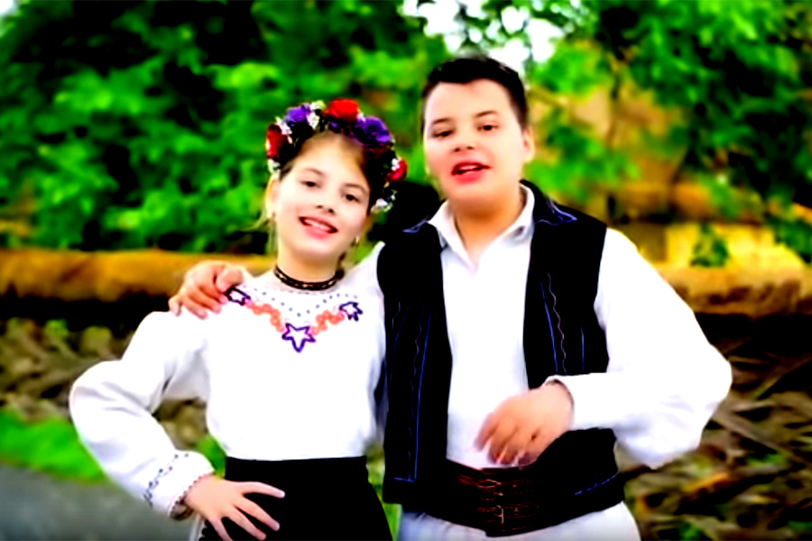 Ce PEDEAPSĂ a primit tatăl celor doi copii care au cântat o melodie electorală pro-PSD