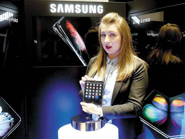 Când va începe Samsung vânzarea telefonului pliabil Galaxy Fold