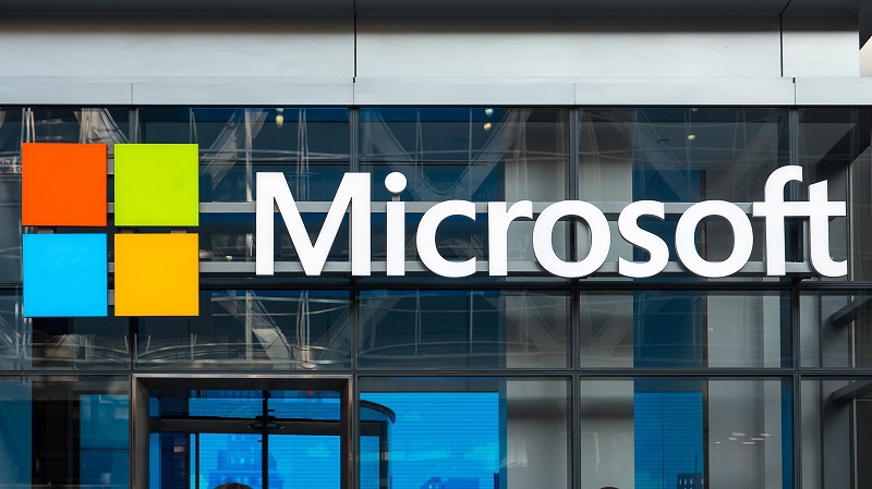 Gigantul Microsoft deschide în Londra primul magazin de retail din Europa, foarte aproape de locația Apple