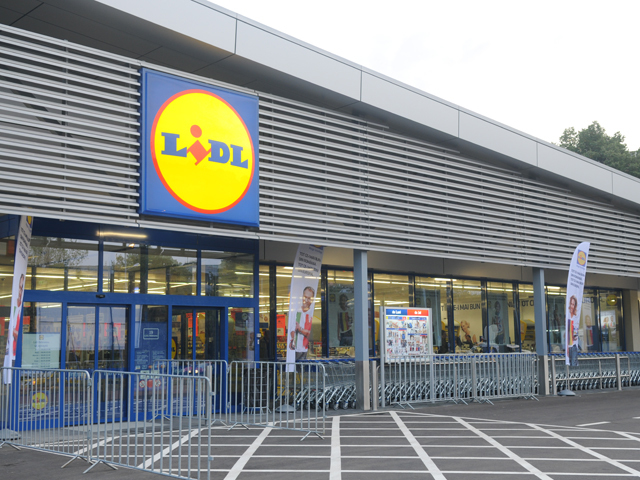 Discounterul german Lidl se lansează în cel mai amplu proiect de panouri solare fotovoltaice din Irlanda și instalează peste 4.000 de unități la un centru de distribuție