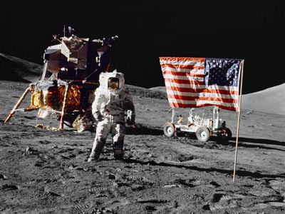 Prima fotografie clară cu chipul lui Neil Armstrong când a pășit pe Lună a fost făcută publică după 50 de ani