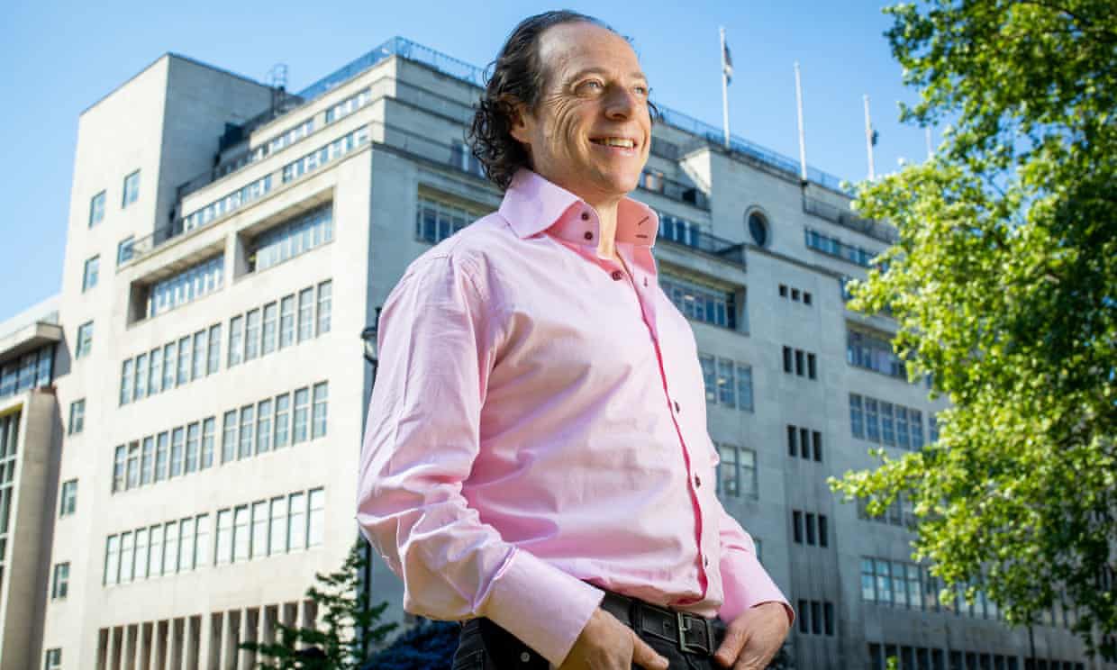De ce a ales un om care deține o companie gigant cu venituri de 200 de milioane să se retragă din afaceri și să lase compania angajaților săi