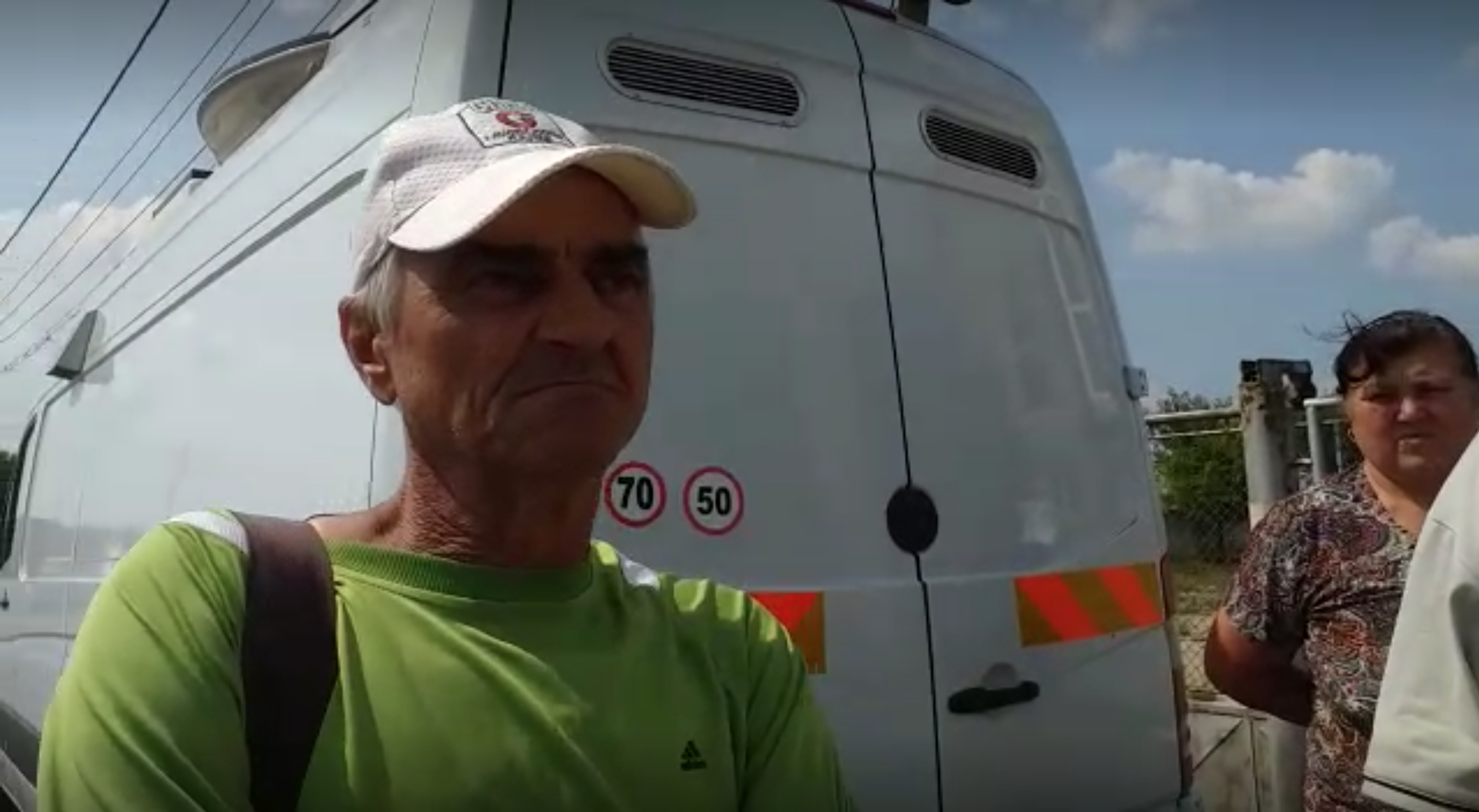 Secrete în Caracal: Oamenii bănuiesc o rețea de traficanți de fete, dar se feresc de cameră: Dacă ne văd pe bandă, vin și ne dau foc la case