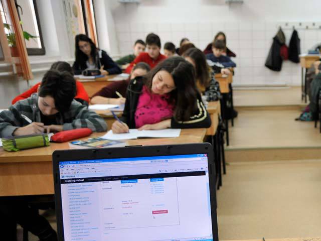 „Scapă de "dă și mie", învață o meserie!”: Cum vor companiile să reducă deficitul de forță de muncă.