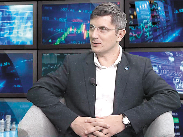 Dan Barna, atac la adresa lui Klaus Iohannis pe tema autostrăzii în Moldova: Președintele nu cară găleți cu asfalt