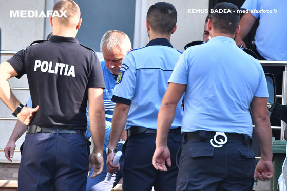 Anchetatorii au ridicat noi probe, inclusiv trei mașini, din curtea lui Gheorghe Dincă