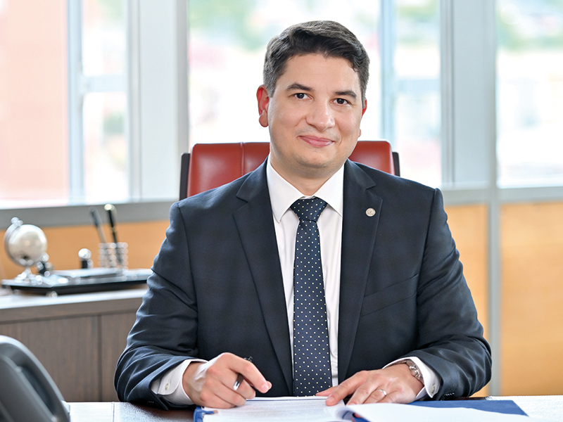 Tânărul de 33 de ani care se ocupă de activitățile financiar-contabile ale celui mai mare producător românesc de gaze naturale