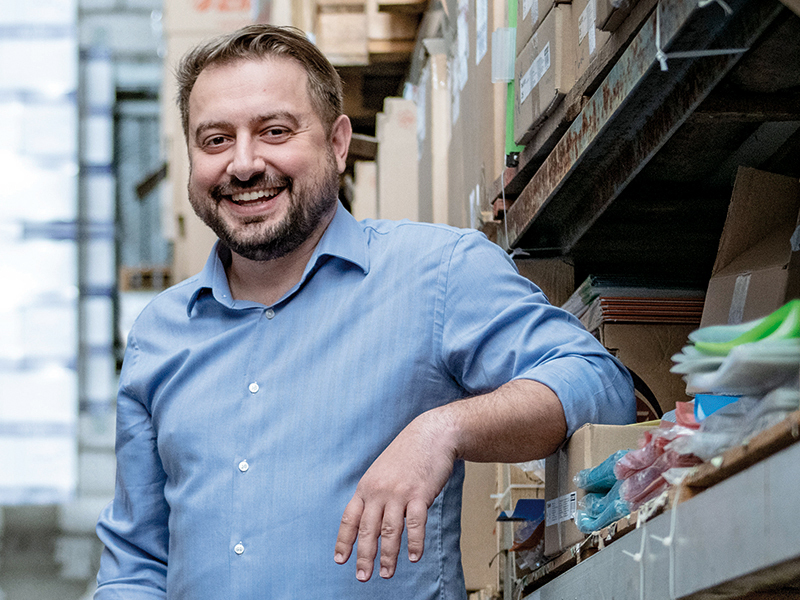 Tânărul manager care conduce businessul înființat de el și fratele său în urmă cu două decenii