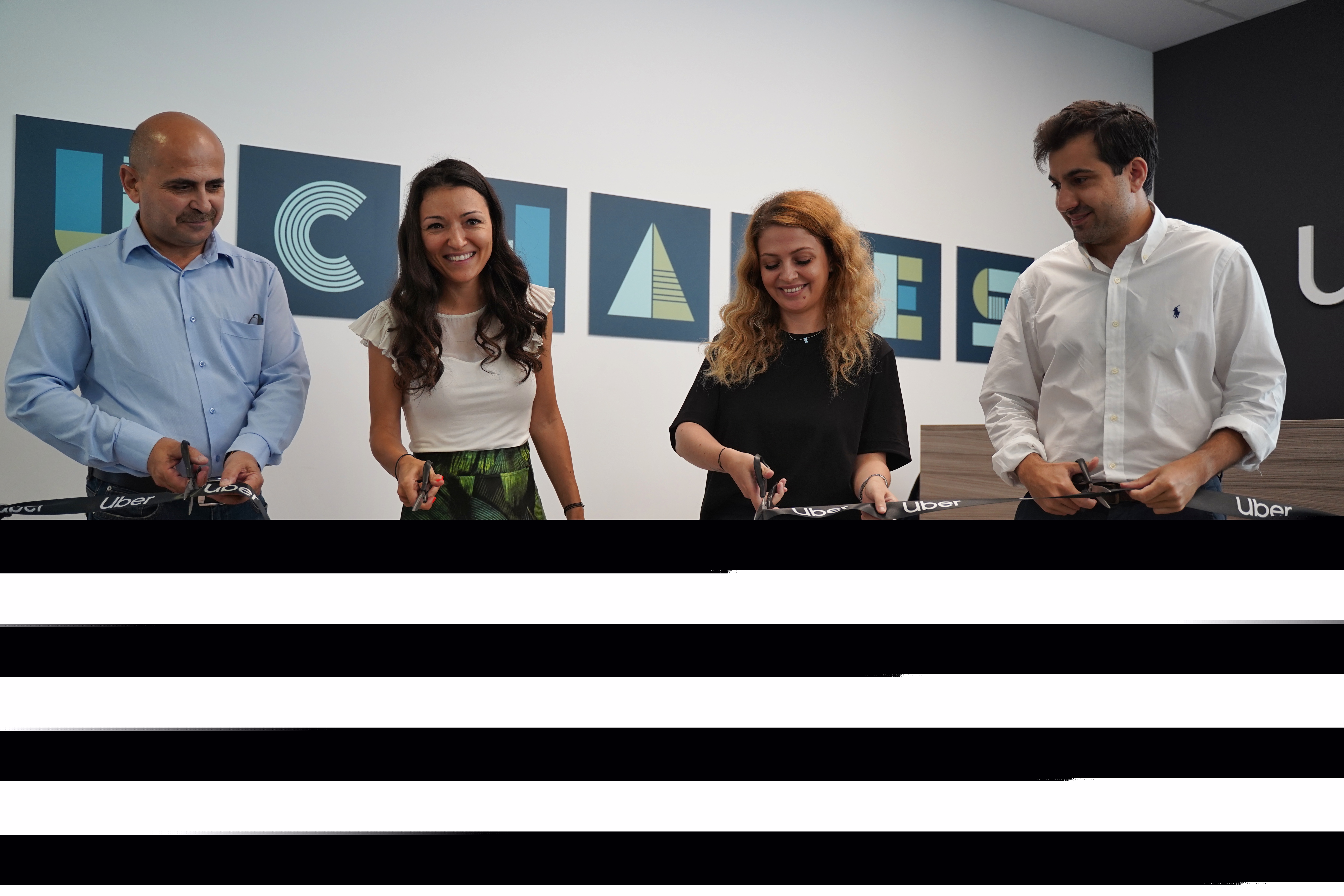 Uber deschide cel mai mare centru de asistență din Europa Centrală și de Est destinat șoferilor și curierilor colaboratori