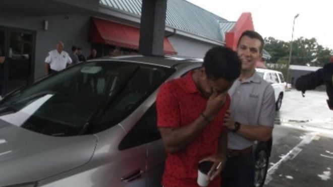 Povestea tristă a unui tânăr care a mers 32 de kilometri pe jos că să nu întârzie la locul de muncă în prima zi. Reacția șefului a fost una la care nimeni nu se aștepta