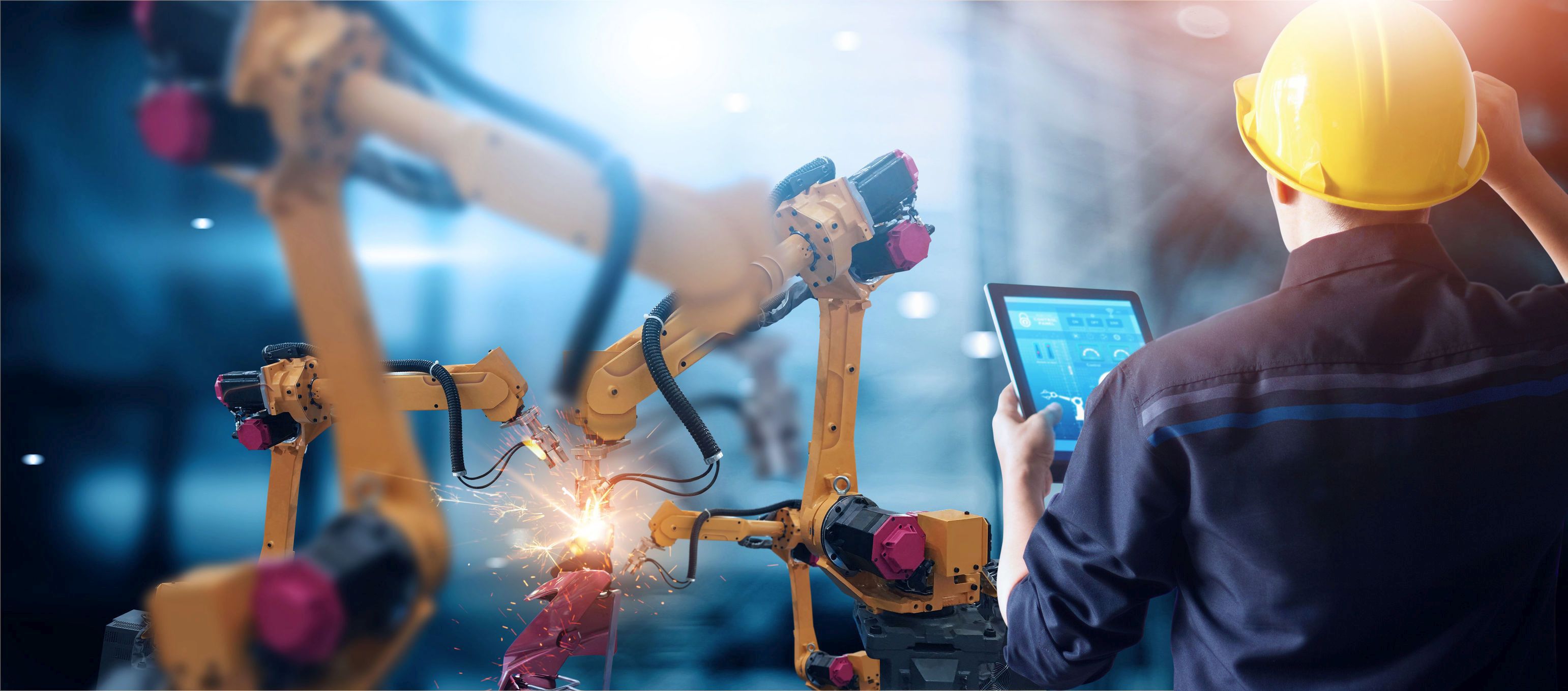 Să ne pregătim pentru alte profesii? PwC: Mai mult de jumătate dintre angajații de la nivel global se simt amenințați de automatizare și cred că locurile lor de muncă vor fi schimbate sau vor