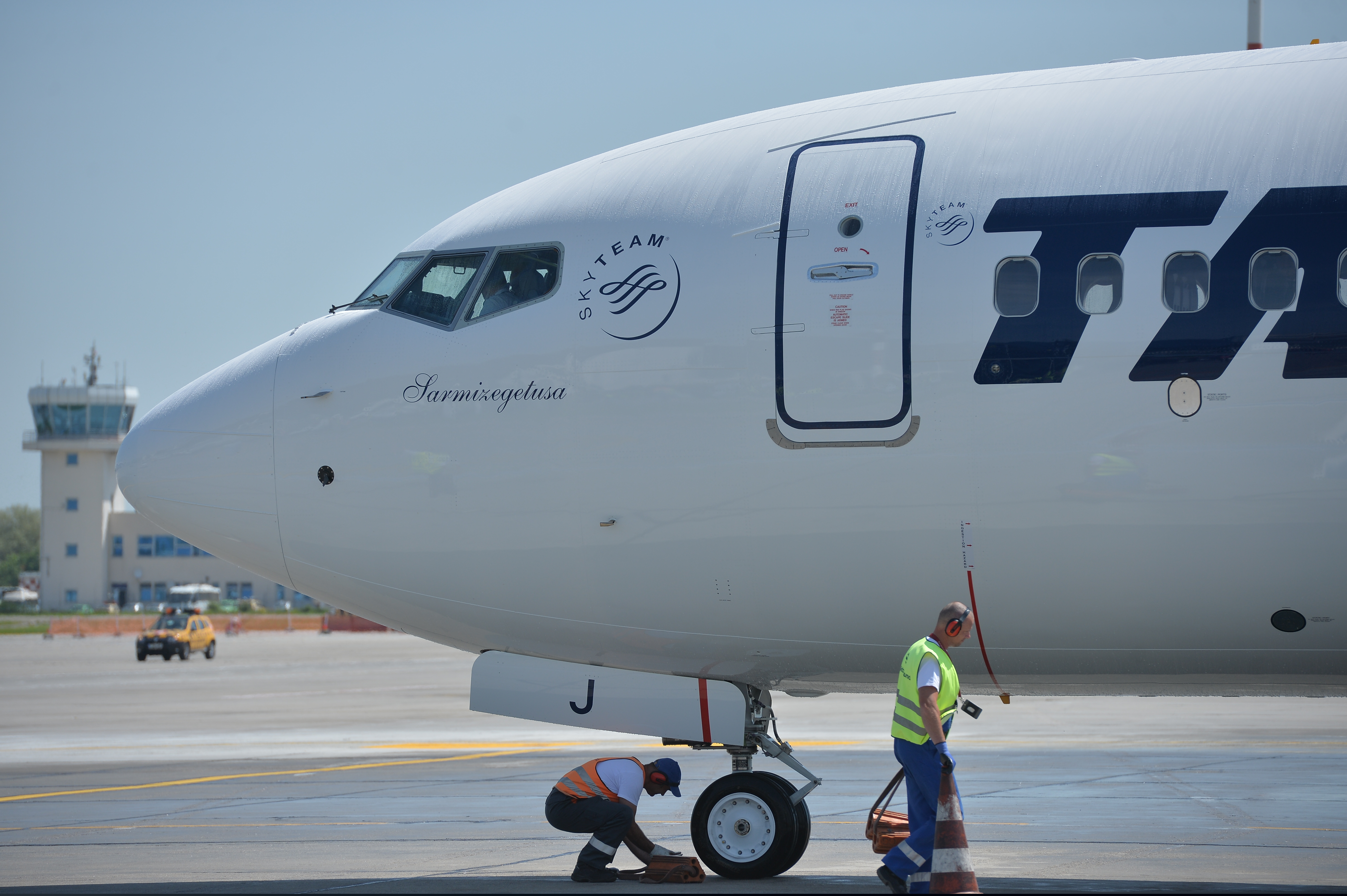 TAROM se îndreaptă către al 12-lea an fără profit. Transportatorul a acumulat pierderi de peste 1,7 miliarde de lei în perioada 2008-2018