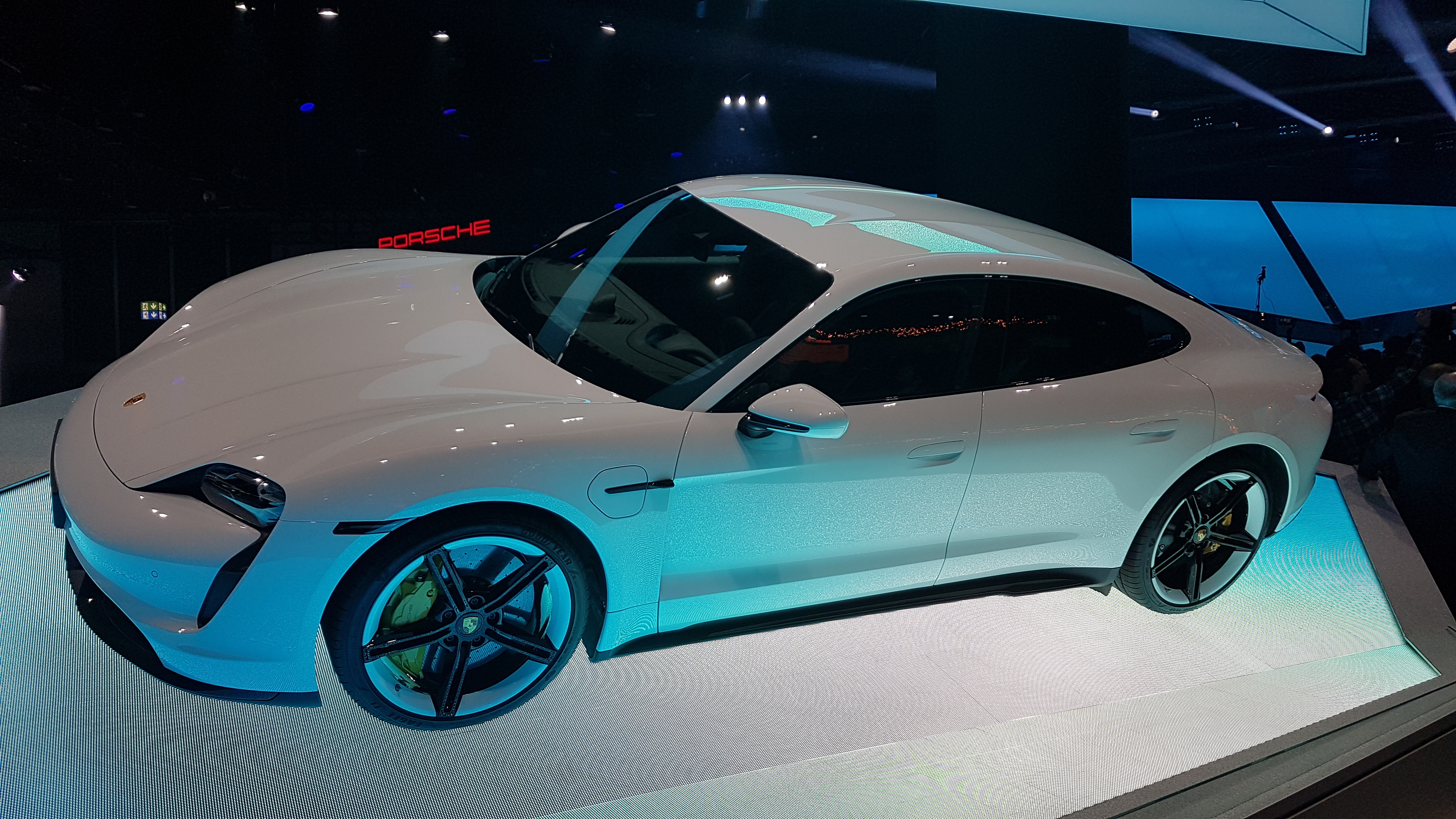Moment istoric pentru Porsche: producătorul german a lansat prima mașină electrică