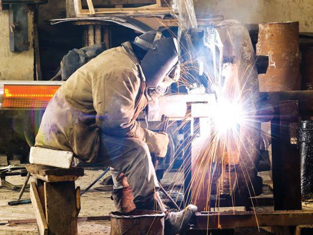 Industria scade, un semn deloc plăcut pentru economie. Cristian Pârvan, AOAR: Care industrie? Industria noastră este complet dependentă de tot ce se întâmplă afară