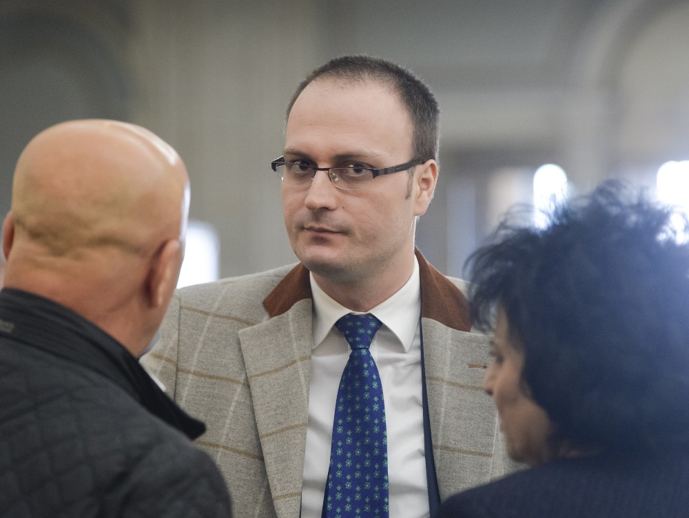"România fără clanuri": Cumpănașu vrea să revoluționeze politica locală, dar primește bani lunar de la mai multe instituții. Venitul mediu lunar ajunge la 19.000 de euro