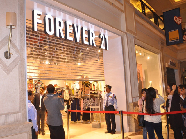 Apocalipsa retailerilor continuă: Unul dintre cele mai iubite branduri prezente în România intră în FALIMENT