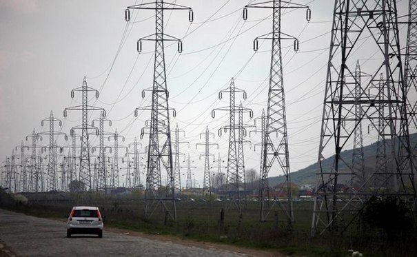 Stingeți becurile, scoateți aparatele din priză: Prețul energiei electrice pe piața spot ajunge la maximul istoric de 750 de lei/MWh