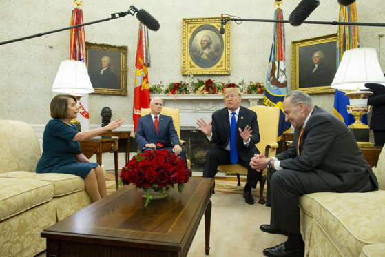 Nancy Pelosi anunță o anchetă care ar putea conduce la procedura demiterii lui Donald Trump / REACȚIA președintelui SUA