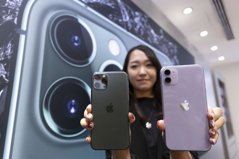 Câte zile trebuie să muncească un român pentru a-și cumpăra un iPhone 11 Pro. Un elvețian lucrează doar 4,8 zile - INFOGRAFIC