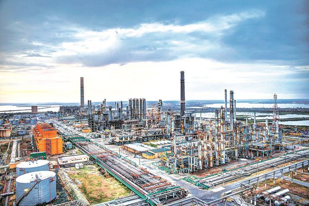 KMG International ar putea investi 2 miliarde de dolari pentru dublarea capacității de procesare de la Petromidia