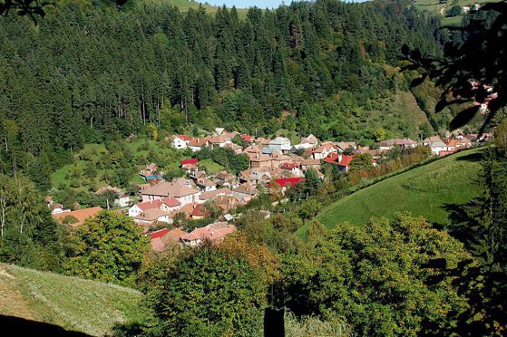 Turism rustic „perfect”: Turiștii dintr-o stațiune din România, nevoiți să-și scurteze sejurul deoarece au curent cu porția