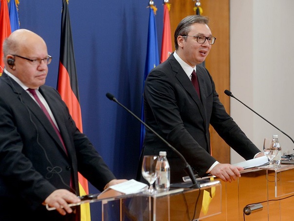 Armele folosite în războiul est-european pentru o nouă fabrică VW: autostradă bulgară spre Vidin, subvenții sârbe mai mari decât ale oricui, „avantaje diverse“ și 1.100 de hectare român