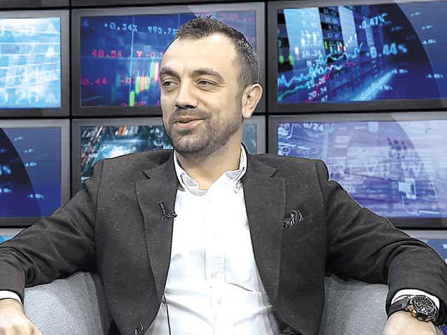 Cum pot micii antreprenori să își personalizeze ofertele pentru clienți și să monitorizeze activitățile din mediul online