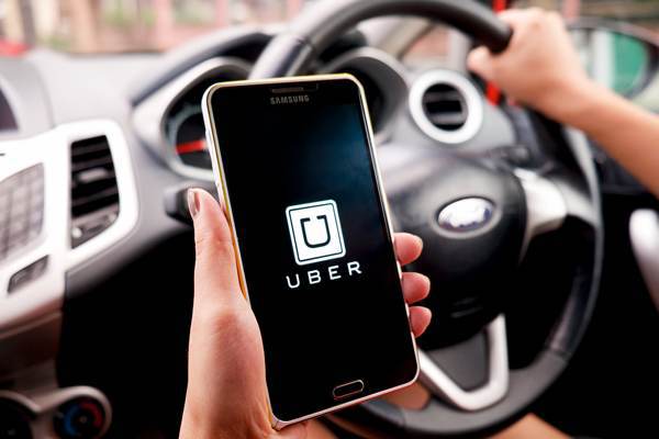 Activitățile de ride-sharing au fost modificate: Platformele digitale vor plăti 100.000 lei o dată la doi ani
