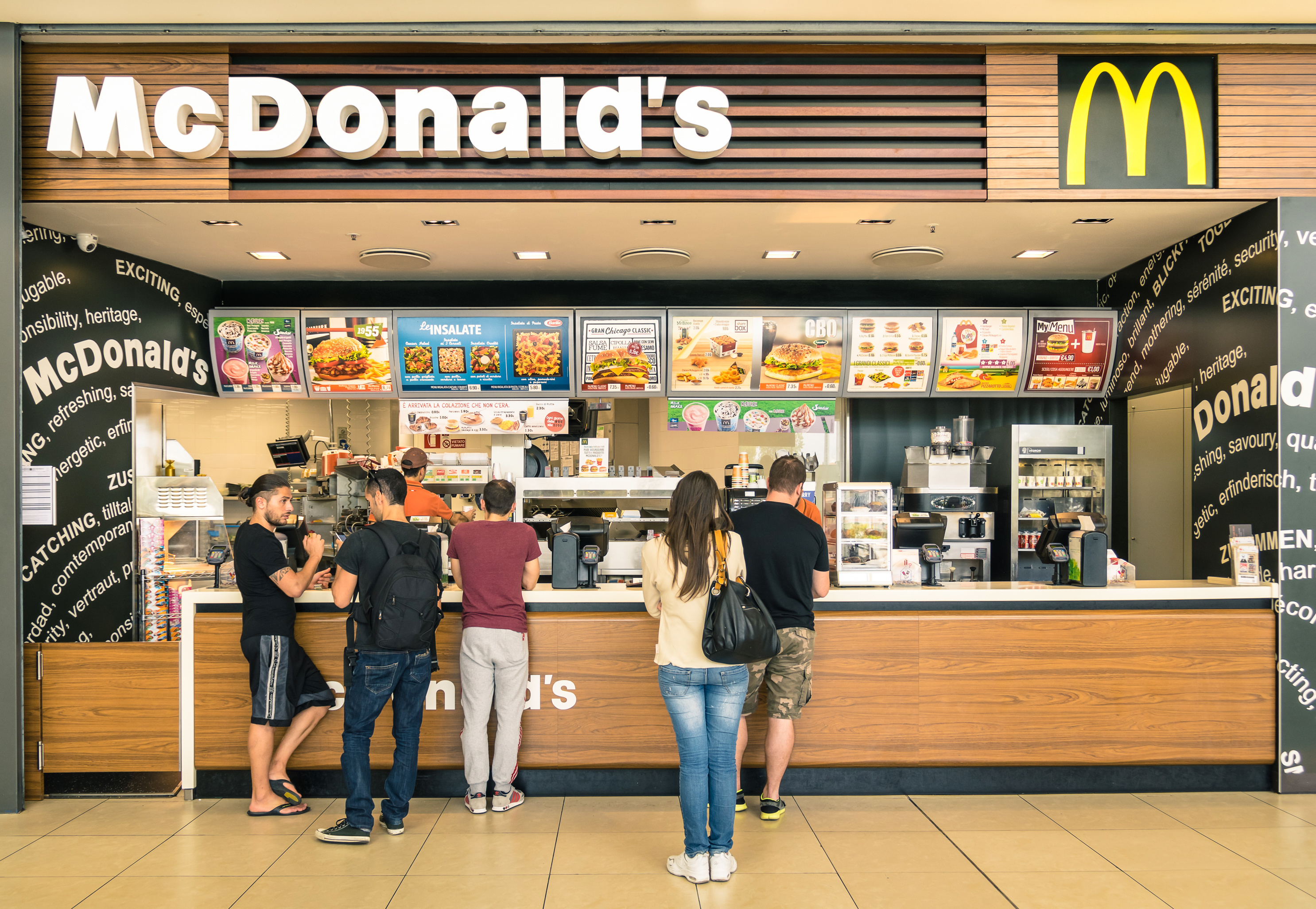 Cu ce vrea să înlocuiască McDonald’s paiele de plastic