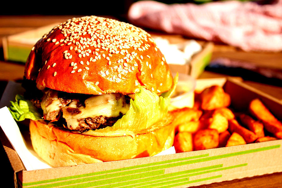 Cât poți să câștigi dacă te angajezi la Burger King