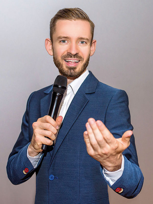 A renunțat la un job sigur în IT pentru a ține discursuri în fața a mii de oameni. Ce le spune acestora