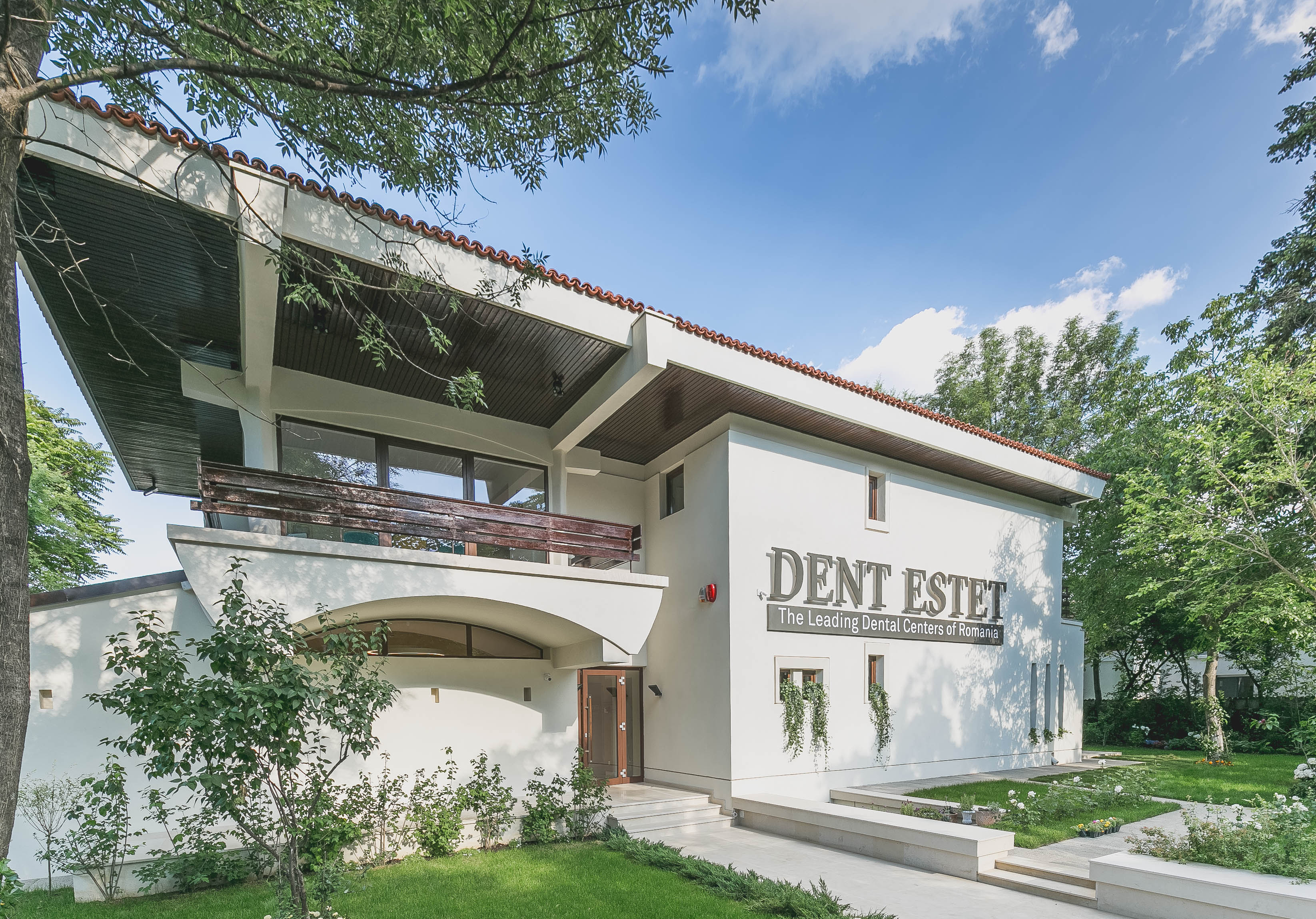 Grupul de clinici Dent Estet, controlat de MedLife, și-a majorat afacerile cu 39% în S1/2019, la 31 mil. lei