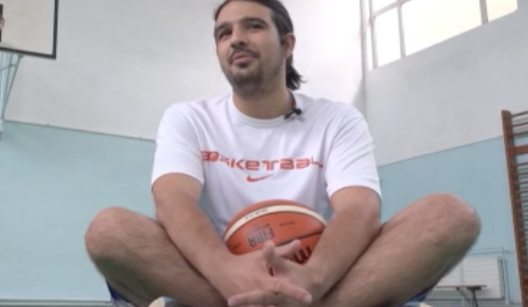 Un tânăr medic ajută gratuit oamenii bolnavi din zonele defavorizate. „E ca un spirit protector”
