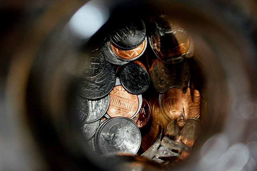 Bogații lumii tot mai speriați de o CRIZĂ FINANCIARĂ își iau măsuri de precauție . Ce fac pentru a-și proteja averile