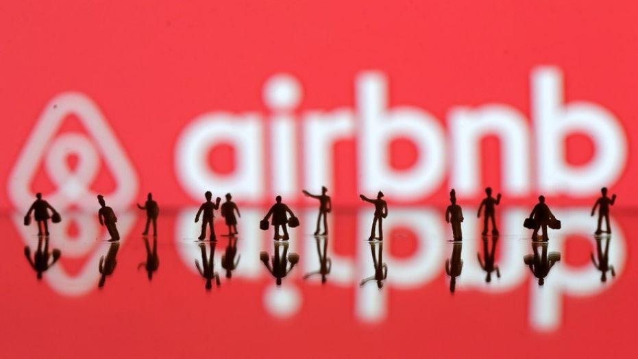 Investitorii vânează următorul star din Silicon Valley care se îndreaptă spre bursă: Airbnb ajunge la o evaluare de 42 miliarde dolari înainte de listare