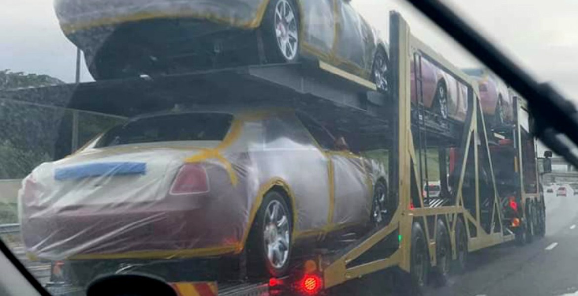 REGELE SĂRĂCIEI a cumpărat 19 Rolls-Royce-uri pentru cele 15 soții ale sale. BONUS alte 120 de BMW-uri