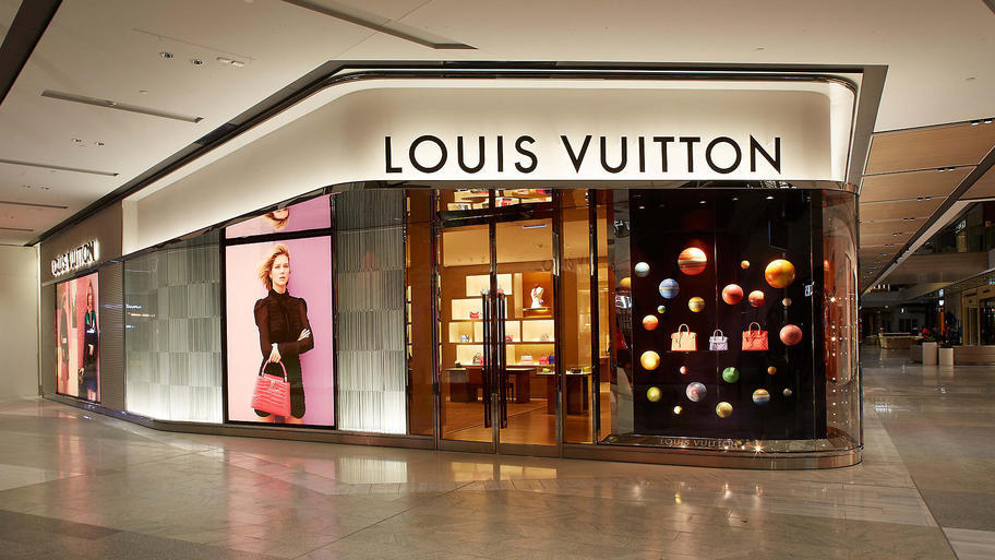 Este oficial: Gigantul de lux LVMH, cu branduri precum Louis Vuitton și Givenchy, cumpără producătorul de bijuterii Tiffany într-o tranzacție de peste 16 miliarde dolari