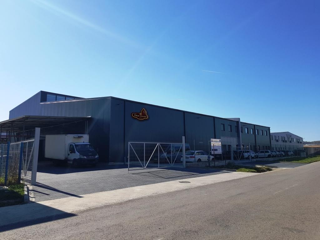 Producătorul de dulciuri Pan Food Sibiu, controlat de doi antreprenori români, a finalizat o investiție de 1,5 mil.euro, din fonduri europene, pentru extinderea spațiului de depozitare și produc