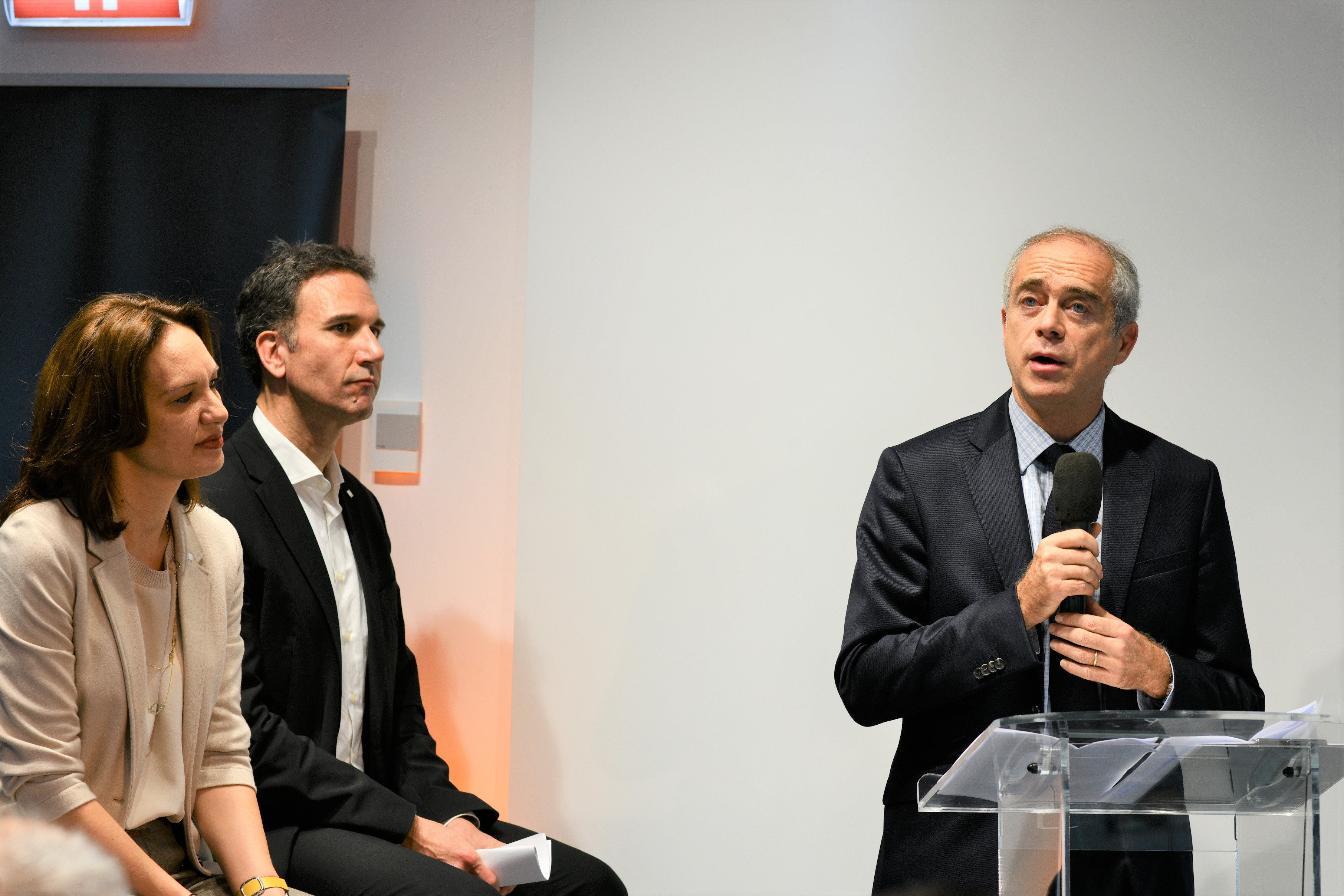 Directorul general adjunct al grupului Orange anunță la București că România este prima țară în care operatorul lansează servicii 5G