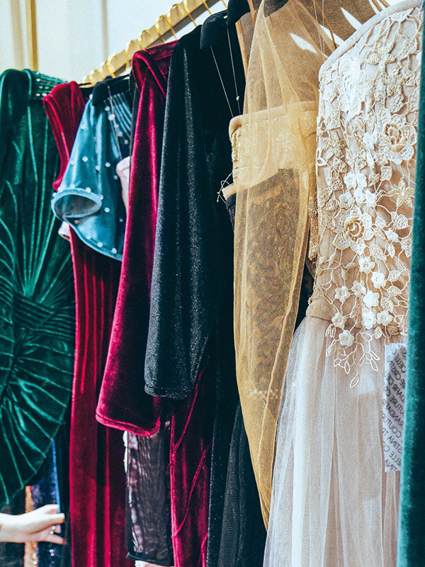 Moda rămâne în offline
