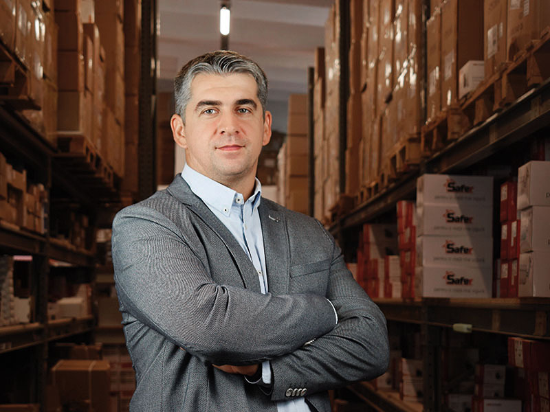 Povestea omului care a transformat o afacere începută cu două birouri, două calculatoare și un credit de nevoi personale într-o afacere de aproape 10 milioane de euro